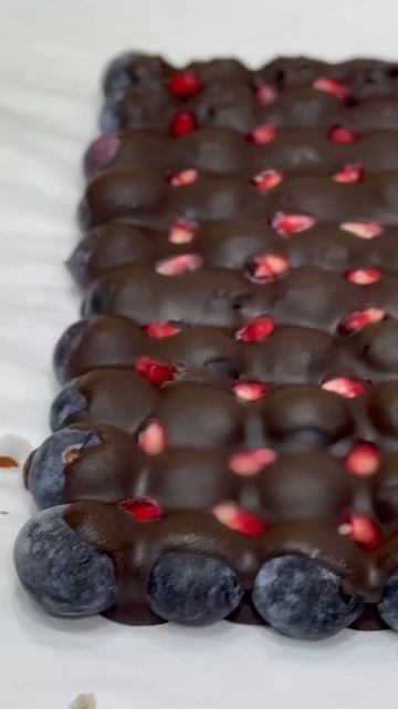 #shorts #chocolate#bluberry #dark #шоколад #голубика #гранат #pomegranate #р? смотреть онлайн