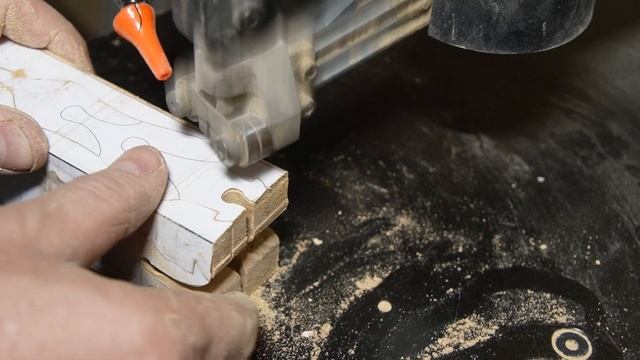 Изготовление 3D пазла "Дракон" на лобзиковом станке смотреть онлайн