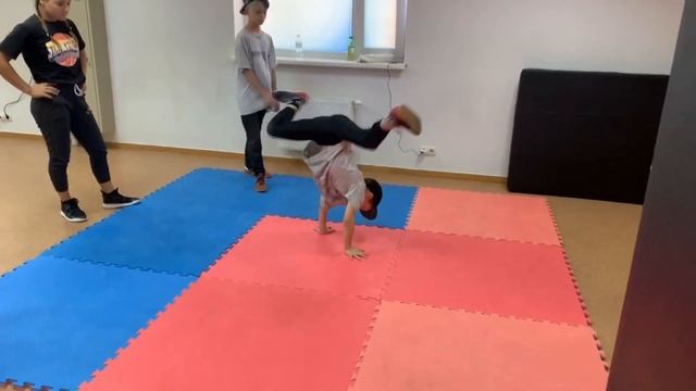 Тренировки по Breaking в Dance Studio Luna