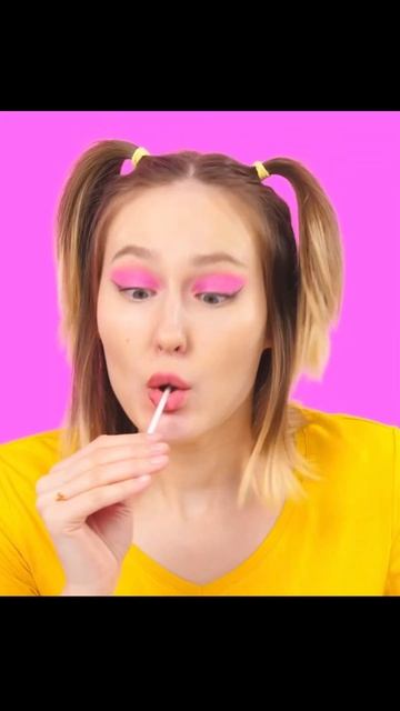 едят зефир, покрытый шоколадом и сахарной посыпкой смотреть онлайн