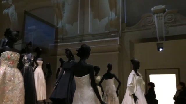 Christian Dior. Сумасшедшая красота. Украшения, Духи и наряды... смотреть онлайн