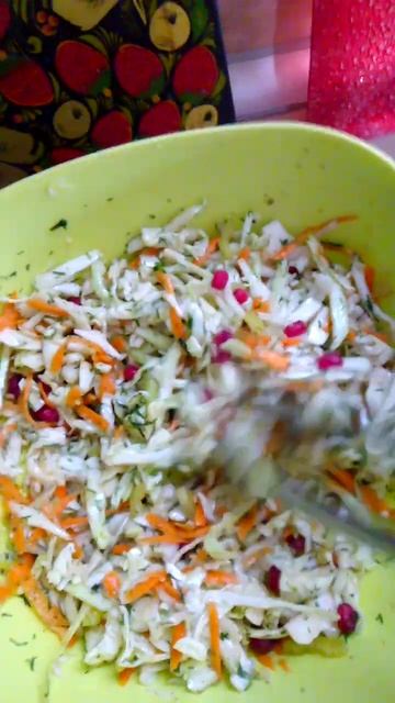 Наступила зима :готовим салатик из капусты, болгарско? смотреть онлайн