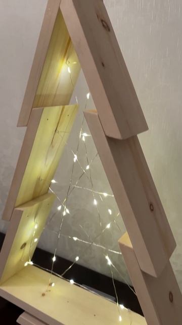 Елка декоративная с подсветкой из массива сосны. Горо? смотреть онлайн