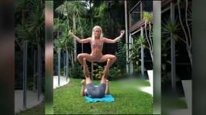 сунул палец в попу