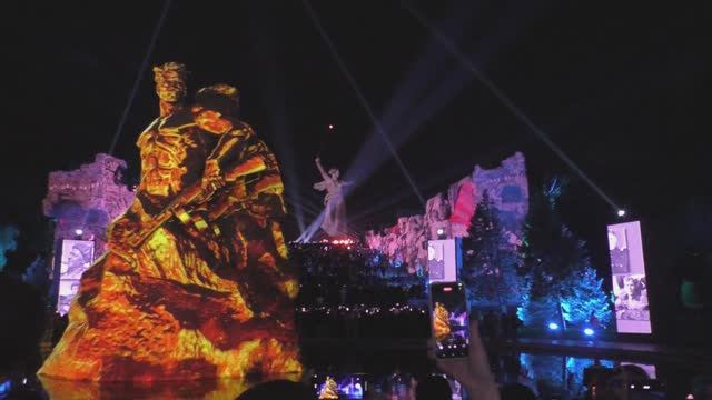 9 мая 2025 Мамаев курган, световое шоу, салют. Волгоград. смотреть онлайн