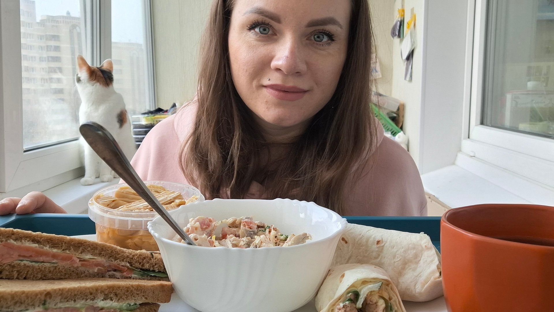 Мукбанг сендвичи, ролл с рыбой, салат алекс| Под ваши истории #Мукбанг #фудблогер смотреть онлайн