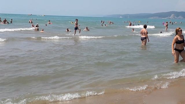 Лучший отдых на море с детьми. Чёрное море, Голубая бухта, солнце, песочек, батуты, бананы. смотреть онлайн