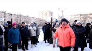 большой камень, большие недовольства и безразличие чи