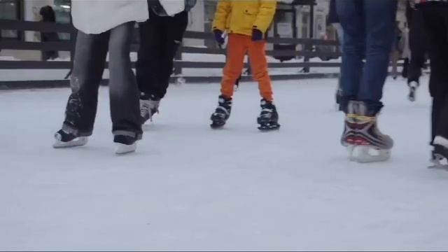 Каток на Соборной улице в Гатчине смотреть онлайн