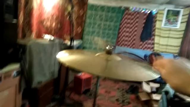 Сравнение тарелок Sabian B-8 и Paiste 101brass 18crash