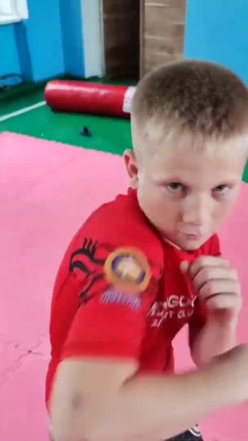 Кто сильнее борец или боксёр?) #shorts смотреть онлайн