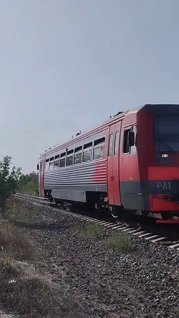 Гуднул ! РА1-0069 с пригородным поездом Ейск - Староминск? смотреть онлайн