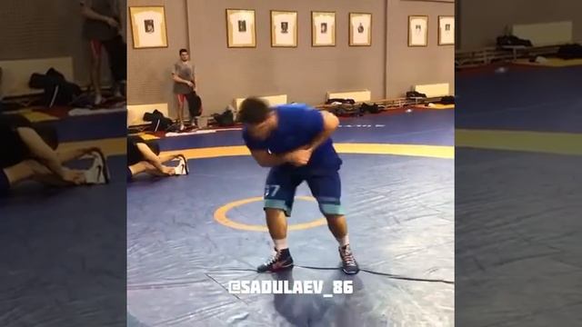 Абдулрашид Садулаев готовится к предстоящим схваткам