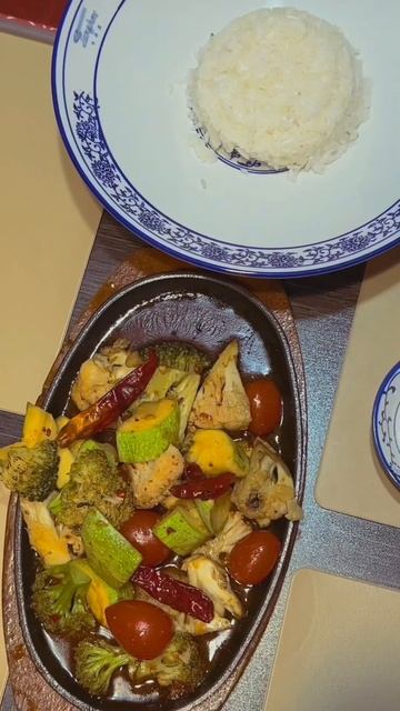 Где едят студенты? #влог #влогстудента #студенческиебу смотреть онлайн