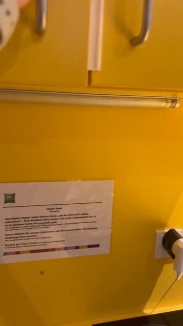 Не забудь взять с собой кастрюлю. Кухня как бы есть, и к