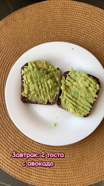 Что едят гимнастки, когда не видит тренер 🍕🍟 #едазад? смотреть онлайн