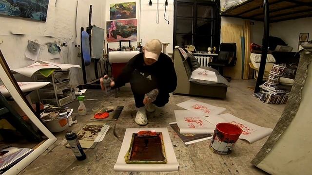 Печать на разном материале методом шелкографии. Printing posters using silk-screen printing. смотреть онлайн