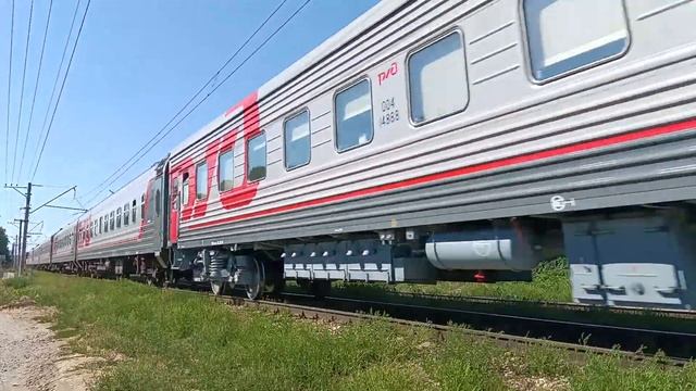 Электровоз ЭП1П-026 летит с пассажирским поездом Кислов смотреть онлайн