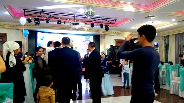 Сундет той, баланы ел алдына туйемен шыгару. "Қызғалда? смотреть онлайн