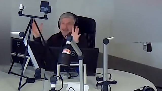 Бог удивительно некомпетентен смотреть онлайн