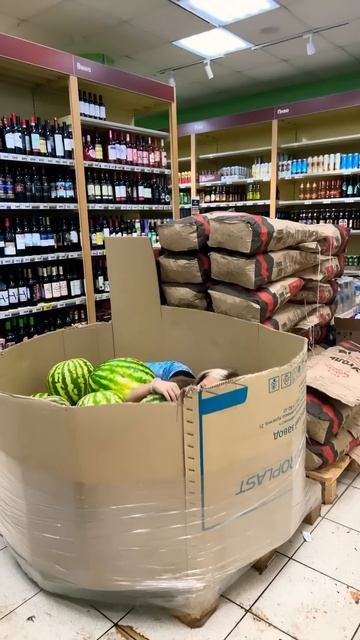 Как я должна ходить в магазин по мнению мамы😂 #shorts #юм? смотреть онлайн