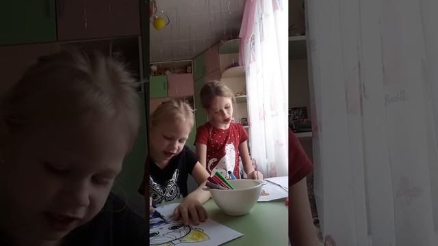 Если полина выйграла пишыте LoL а если варя пишыте лайм смотреть онлайн