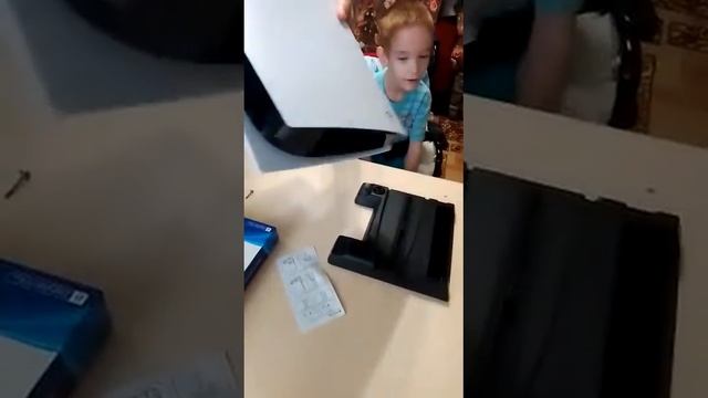 Даниль играет на PS5 Распаковка  SONY PS5