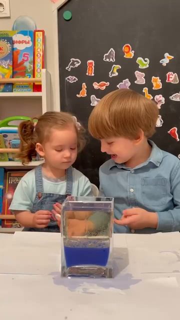 ЛАВА-ЛАМПА С ШИПУЧКОЙ ⚪️🫧 смотреть онлайн