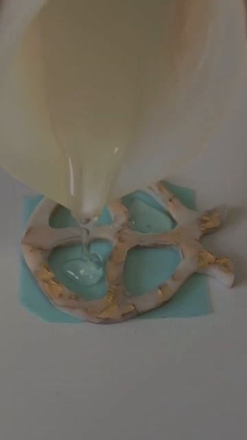 Спелый сочный гранат легко может стать кулоном.