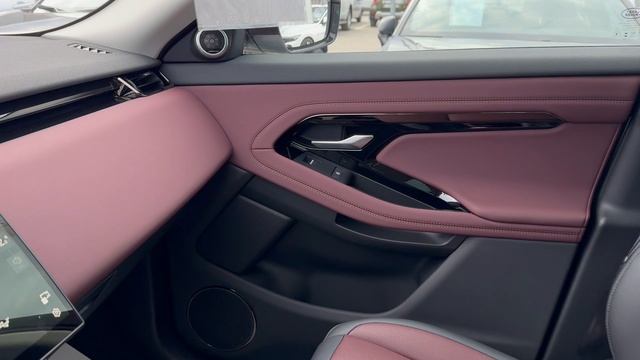 Range Rover Evoqe P250 SE Dynamic 2024 смотреть онлайн
