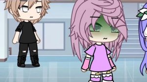 девочка не успела в туалет