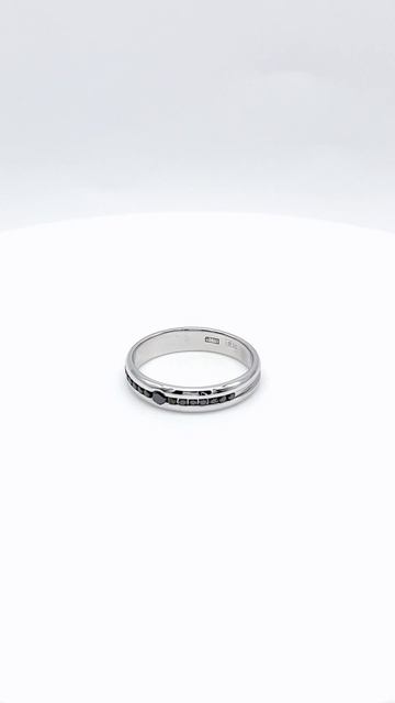 Кольцо обручальное из белого золота с черными бриллиа смотреть онлайн