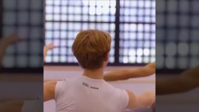 Мальчики в балете (А Пугачёва - Балет) смотреть онлайн