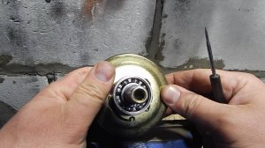 Разборка корпуса сцепления (верхнего редуктора) бензокосы  и смазка подшипника вала сцепления