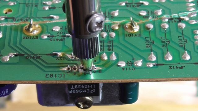 Начинающий Радиолюбитель Денис, отпаял шлейф от платы смотреть онлайн