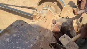 Строительство, дробление щебёнки