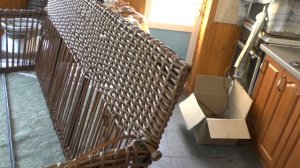 СИДУШКА ИЗ РОТАНГА  НА КАЧЕЛИ.