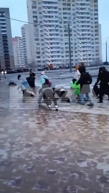 Ростов-на-Дону из-за сильного гололеда превратился в о смотреть онлайн