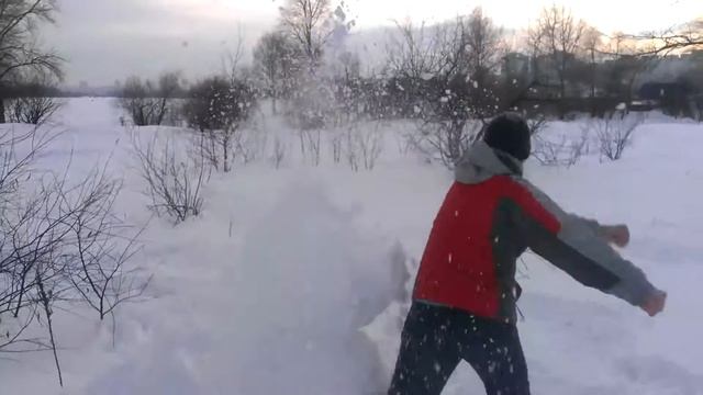 Конусообразная снеговая баба в вакууме смотреть онлайн