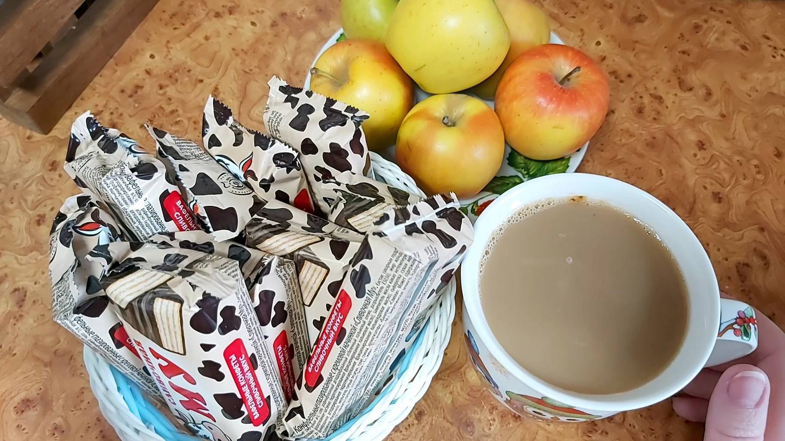 Погода шутит надо мной))) Люблю себя, заразу!))) Балую!))) Промерзла на ярмарке. смотреть онлайн