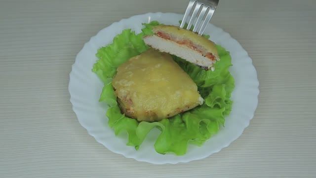 Невероятно вкусный и быстрый рецепт мяса в духовке! Всегда сочное, вкусное, ароматное! смотреть онлайн