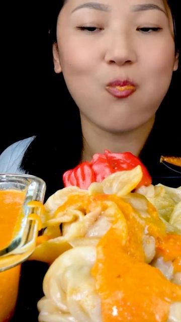 МУКБАНГ: ВАРЕНИКИ С НАЧИНКОЙ ПО-НЕПАЛЬСКИ смотреть онлайн