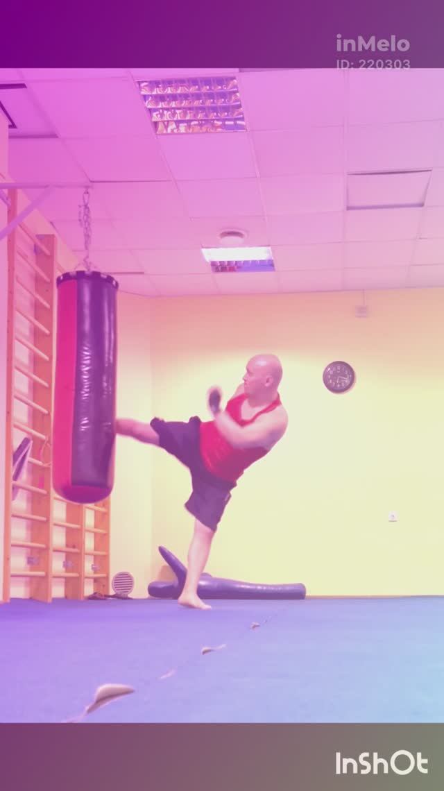 Раскидал ноги