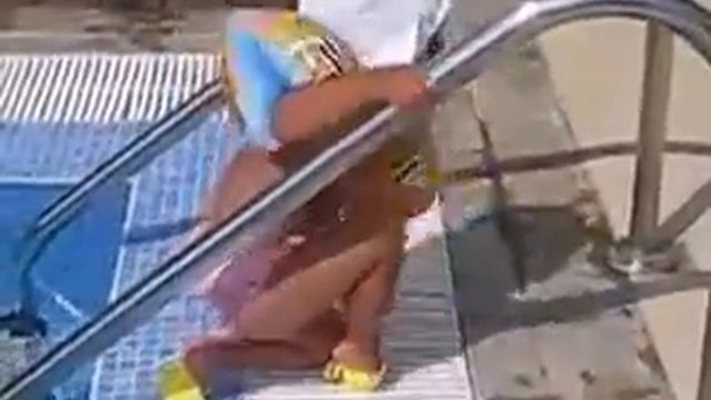 прикол суперский! ребенок на необычных каблуках смотреть онлайн
