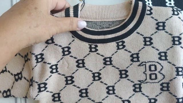 Бежевый и чёрный вязаный детский костюм В. смотреть онлайн