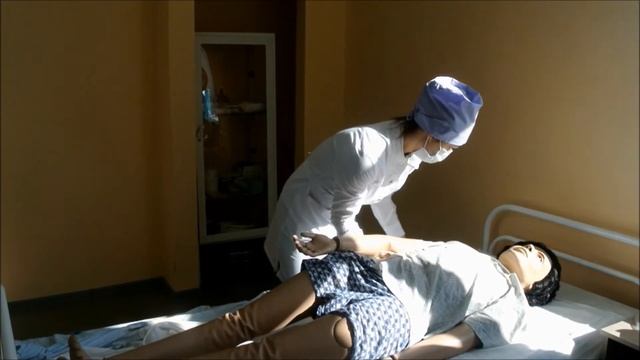 Смена постельного белья тяжелобольному (в условиях симуляционного центра Амурской ГМА) смотреть онлайн