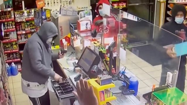 Трус, Балбес и Бывалый ограбили автозаправку смотреть онлайн
