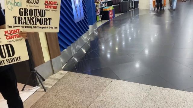 😰 3. Он нас преследует! Навязчивые таксисты в аэропорт смотреть онлайн