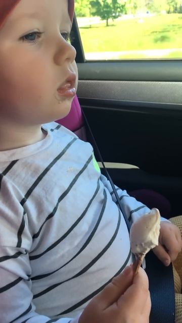 Первый раз сын ест мороженое #love #сын #детство #дети #baby смотреть онлайн