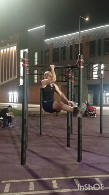 Подтягивание на одной руке с уголком смотреть онлайн